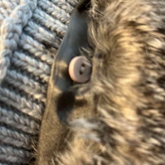 Cable knit vest with faux fur collar/hood - Picture 7 of 7